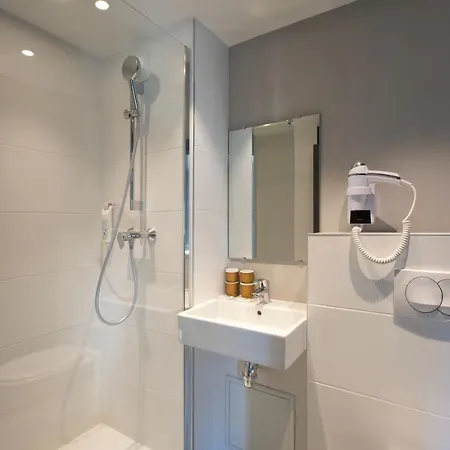 Ibis Budget Centre 2*